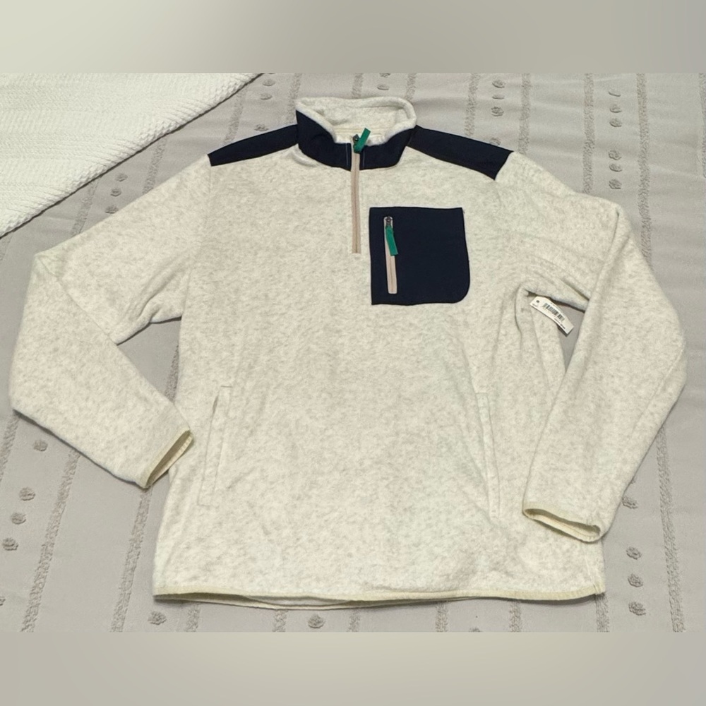 Amazon Essentials men’s 1/4 zip pull over fleece.